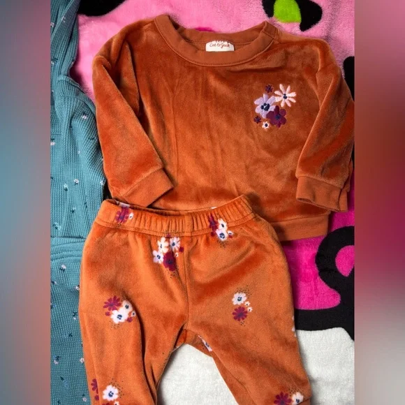 Newborn girl matching sets bundle - Picture 2 of 5